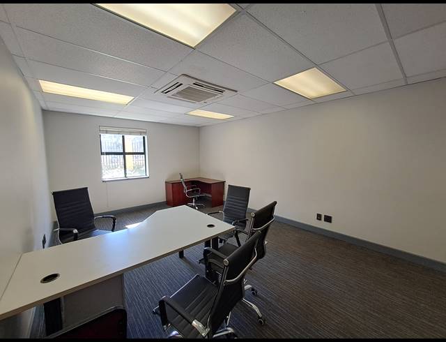 70M² OFFICE TO LET IN DUNKELD WEST